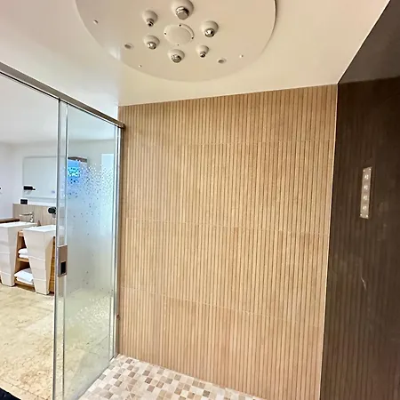 Eden De Roques فندق مبيت وإفطار كاسْتْرْ