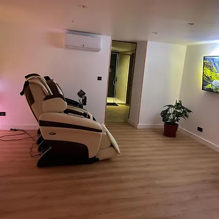 فندق مبيت وإفطار Eden De Roques كاسْتْرْ