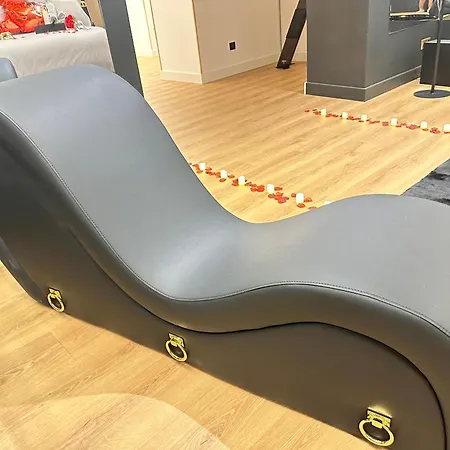 Eden De Roques كاسْتْرْ