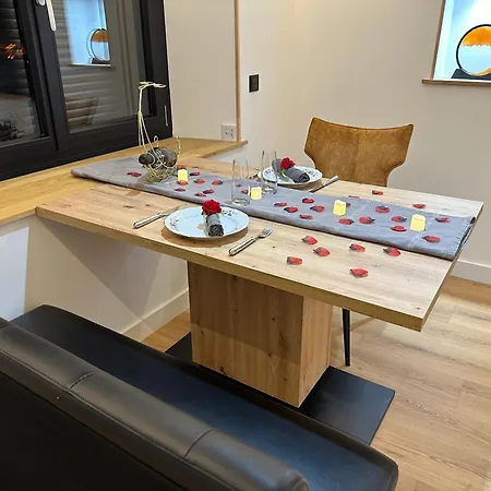 Eden De Roques كاسْتْرْ