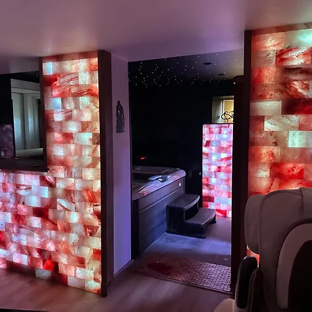 Eden De Roques فندق مبيت وإفطار كاسْتْرْ