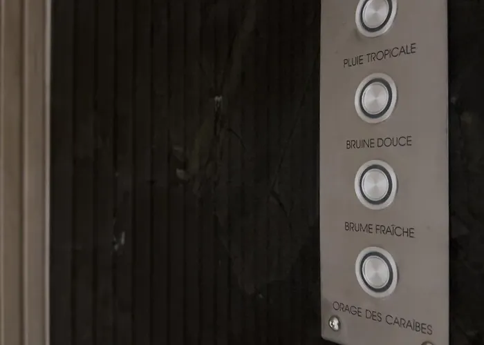 Eden De Roques 4* カストル