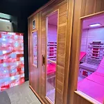 Eden De Roques فندق مبيت وإفطار كاسْتْرْ