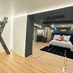 Eden De Roques فندق مبيت وإفطار كاسْتْرْ