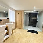 Eden De Roques كاسْتْرْ