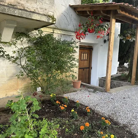 Eden De Roques Bed and Breakfast