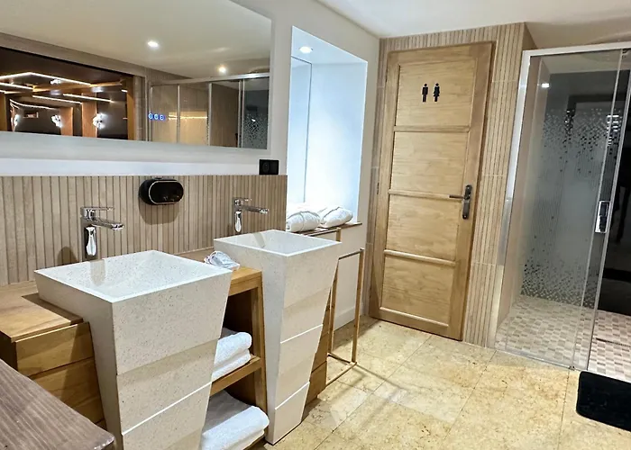 Eden De Roques Frühstückspension