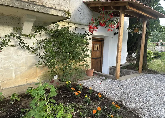 Eden De Roques Bed & Breakfast